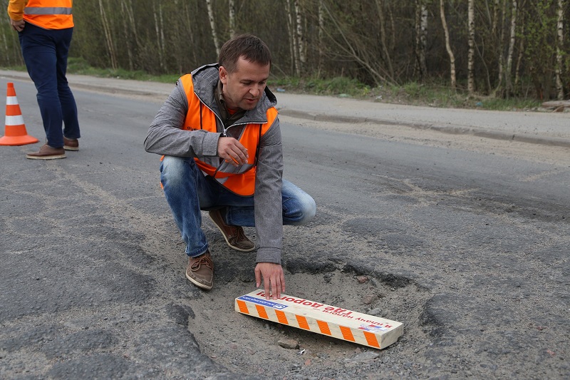 Лауреаты Премии #МЫВМЕСТЕ из Пскова запустили горячую линию для сообщений об опасных дорогах