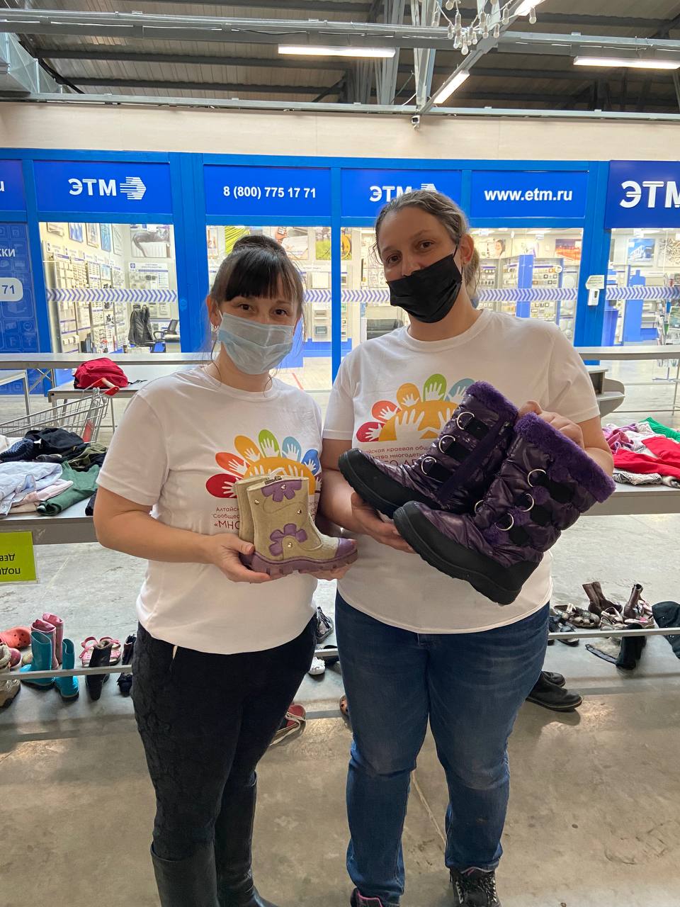 Победители Международной Премии #МЫВМЕСТЕ обеспечили одеждой 50 многодетных семей на Алтае