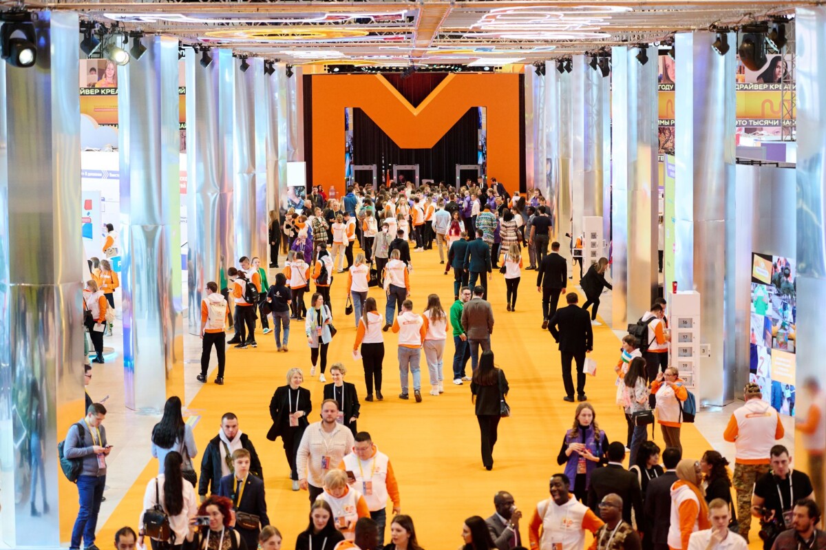 Награждение лучших волонтёров страны и старт акции «Ёлки желаний»: как прошёл первый день Международного форума гражданского участия #МЫВМЕСТЕ